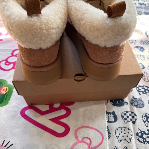 Ugg Classic Mini Platform Tied Series Plush-Lined Platform Ankle Boots - Picture 7 of 9